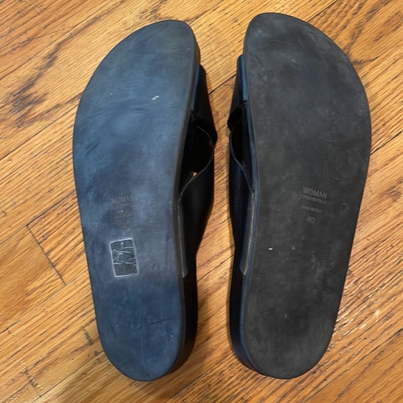 Common Project - black leather crossover slides. - Picture 2 of 6